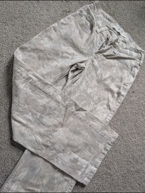 Hollister Light Gray Camouflage-Pattern Women's Jeans